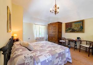 Postel nebo postele na pokoji v ubytování Casa di nonna Ines 1 - Hideaway in Monferrato con Vista sulle Colline, Solarium e Piscina