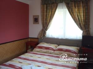 Ένα ή περισσότερα κρεβάτια σε δωμάτιο στο CHALUPA PANORAMA