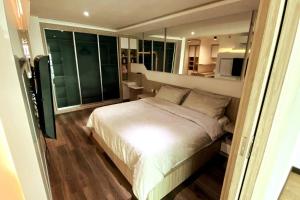 a bedroom with a large bed and a large window at The Maritime Suite @ Panoramic Duplex 海景の家 in Jelutong