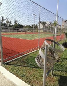 Tenis a/nebo squash v ubytování Acapulco Diamante Banus Residencial nebo okolí