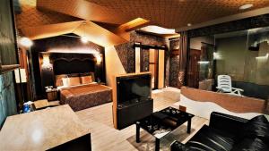 A bed or beds in a room at Giyoche Motel
