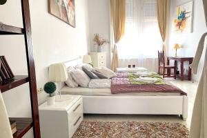 Posteľ alebo postele v izbe v ubytovaní Elegant 125m2 apartment in center of Budapest