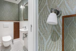 Kúpeľňa v ubytovaní Sanhaus Apartments - FANTAZJA - Apartament z dwoma balkonami - 100 m2