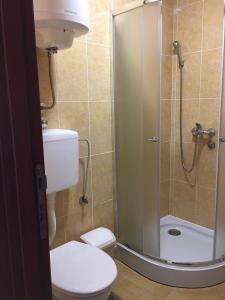 حمام في Apartman Lola, Divcibare