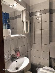 Koupelna v ubytování Spanias Hotel