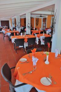 Restoran atau tempat lain untuk makan di Mariners Hotel