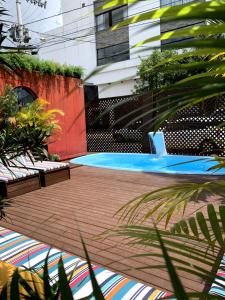 A piscina localizada em Bonabrigo Hostel & Suítes ou nos arredores