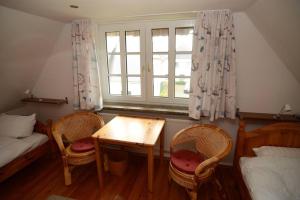 a room with a table and two chairs and a window at Altes Backhaus in Groß Zicker