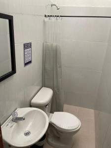 Cabaña Gaia Rodadero的一间浴室