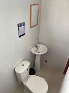 Cabaña Gaia Rodadero的一间浴室