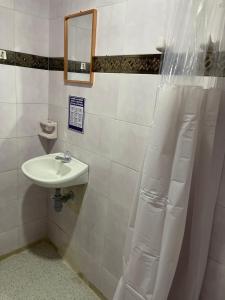 Cabaña Gaia Rodadero的一间浴室