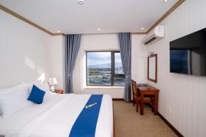Postel nebo postele na pokoji v ubytování Navy Hotel Cam Ranh