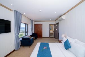 TV a/nebo společenská místnost v ubytování Navy Hotel Cam Ranh