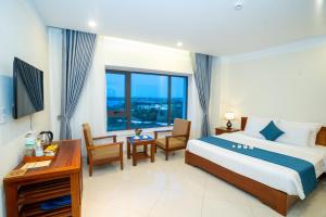 Postel nebo postele na pokoji v ubytování Navy Hotel Cam Ranh