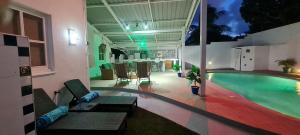 Πισίνα στο ή κοντά στο Family Villa with big pool and absolute privacy