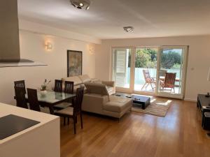 A seating area at Dubrovnik Luxury Apartment Lapad