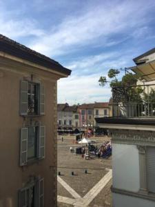 a view of a parking lot in a city with buildings at Casetta di Paola in Lodi