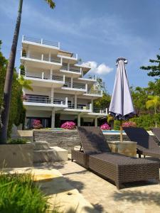 O grădină în afara Ocean Resort Amed