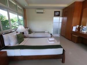 Postel nebo postele na pokoji v ubytování Mountain Resort Koh Lipe