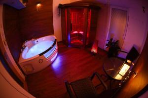 an overhead view of a bath tub in a room at Apartmán Wellness Sedmihorky in Turnov