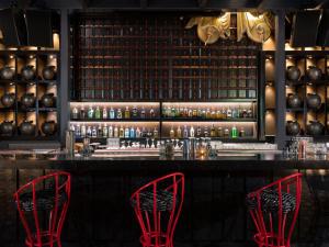 Salone o bar di JHL Solitaire Gading Serpong