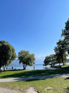 Fotografie z fotogalerie ubytování NEB-THUN LODGE`s Seehaus 1 Gwatt v destinaci Thun