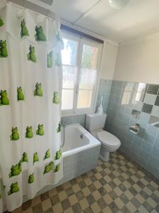 Un baño de NEB-THUN LODGE`s Seehaus 1 Gwatt