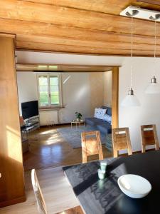 Fotografie z fotogalerie ubytování NEB-THUN LODGE`s Seehaus 1 Gwatt v destinaci Thun