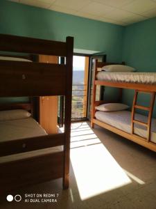 Postel nebo postele na pokoji v ubytování Albergue La Plaza