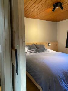 Ένα ή περισσότερα κρεβάτια σε δωμάτιο στο Chalet103 in La Boverie