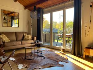 Posezení v ubytování Chalet103 in La Boverie