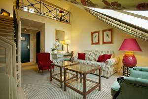 Uma área de estar em NARUTIS Hotel - Small Luxury Hotels of The World