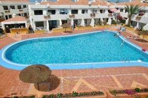 Bazén v ubytovaní Maraverde holiday apartment by AltamarHomes alebo v jeho blízkosti