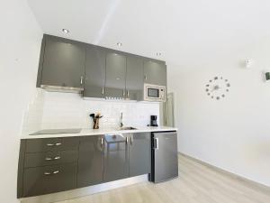 Kuchyňa alebo kuchynka v ubytovaní Maraverde holiday apartment by AltamarHomes