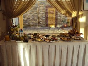 a table with plates of food on it at Amalia in Paleo Tsifliki