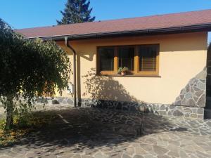 a house with a window with a potted plant in it at Útulný Domček Privat Bedrich in Poprad