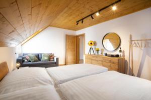 Postel nebo postele na pokoji v ubytování Grand Chalet Stará Lesná