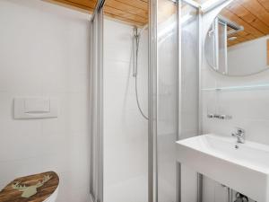 Kúpeľňa v ubytovaní Apartment Nadine-4 by Interhome