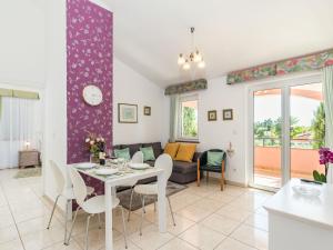 Χώρος καθιστικού στο Apartment Viktorija-2 by Interhome +18 φωτογραφίες