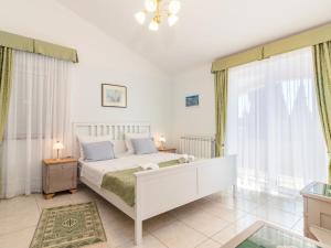 Ένα ή περισσότερα κρεβάτια σε δωμάτιο στο Apartment Viktorija-2 by Interhome