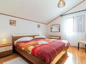 Postel nebo postele na pokoji v ubytování Holiday Home Poje - MVN251 by Interhome