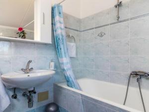 Koupelna v ubytování Holiday Home Poje - MVN251 by Interhome