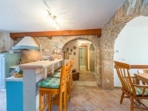 Η κουζίνα ή μικρή κουζίνα στο Holiday Home Villa Paula by Interhome