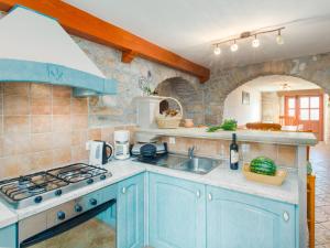 Η κουζίνα ή μικρή κουζίνα στο Holiday Home Villa Paula by Interhome