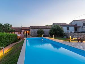 Πισίνα στο ή κοντά στο Holiday Home Villa Paula by Interhome