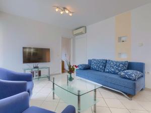 TV a/nebo společenská místnost v ubytování Apartment Macini-4 by Interhome