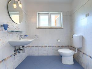 Koupelna v ubytování Apartment Macini-4 by Interhome
