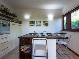 O bucătărie sau chicinetă la Holiday Home Candida - CCO900 by Interhome