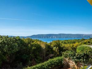 a view of the water from the garden at Apartment Jasna-5 by Interhome in Pinezici