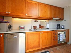A cozinha ou cozinha compacta de Holiday Home Bellademar by Interhome